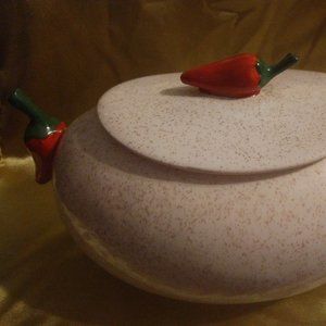 Stoneware Chili bowl with lid